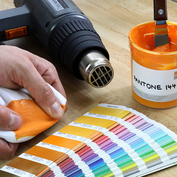 PANTONE® ink mixing system for screen printing on t-shirts